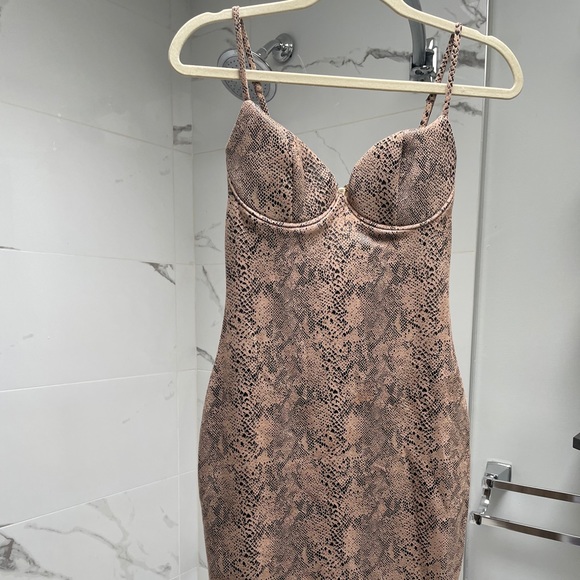 FASHION NOVA DRESS - Picture 2 of 5